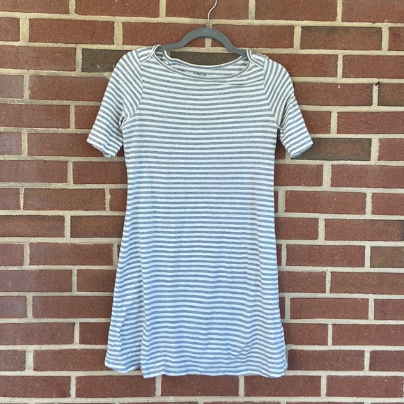 Old Navy Striped Shift Dress - Picture 5 of 9
